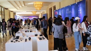 央视《海峡两岸》：首届中华设计奖“桌面优品”设计大赛颁奖仪式在宁波镇海举行